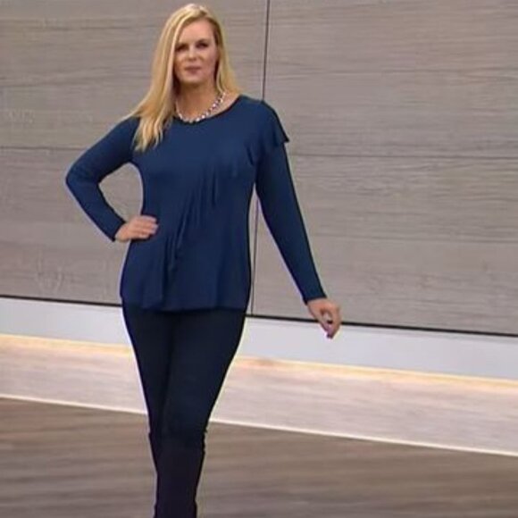 DG2 Diane Gilman Ruffle Front Top 613-558 - Picture 3 of 6